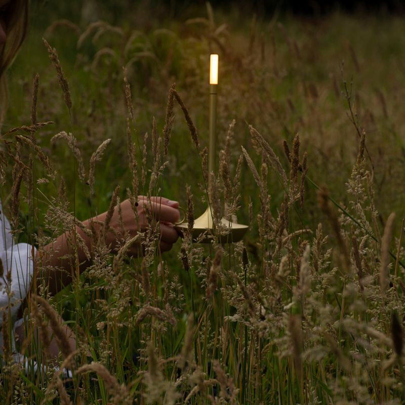 Stolní lampa mosazný povrch LED dobíjecí světlo