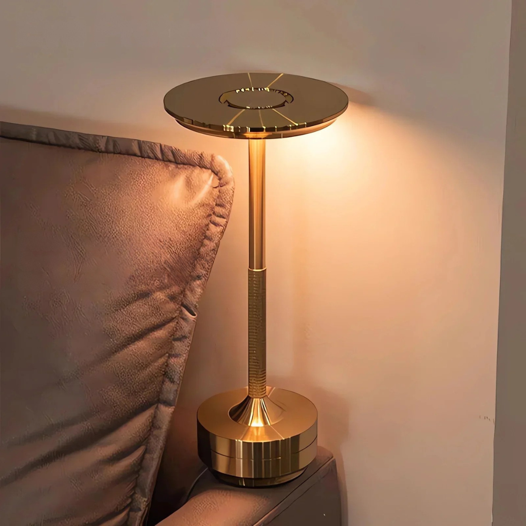 LED stolní lampa s mosazným dotykovým ovládáním