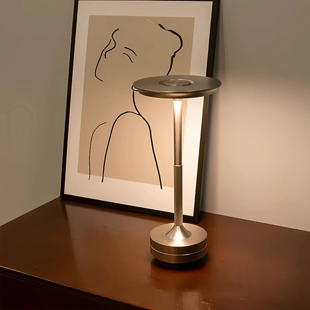 LED stolní lampa s mosazným dotykovým ovládáním