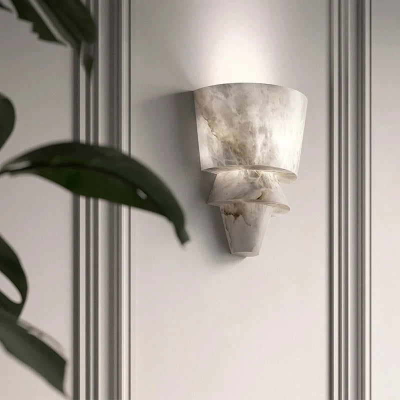 LuxeStone - Lampe murale élégante en marbre fabriquée en pierre naturelle pour une esthétique moderne