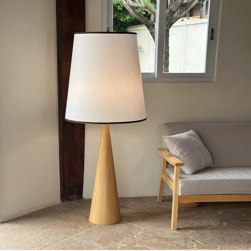 AuraGlow - Minimalistisk Træ LED Gulvlampe til Nordisk-Inspireret Dekor