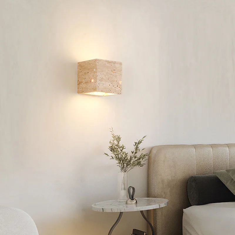 Moderní LED nástěnné světlo z travertinového kamene
