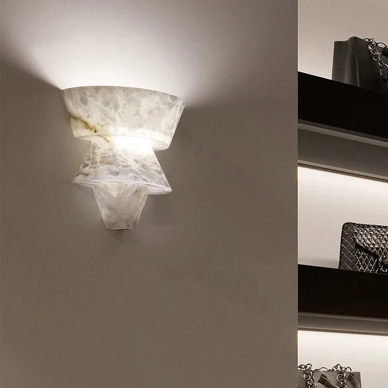 LuxeStone - Lampe murale élégante en marbre fabriquée en pierre naturelle pour une esthétique moderne