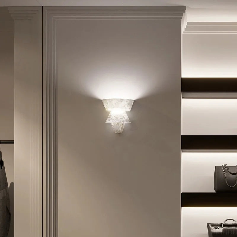 LuxeStone - Lampe murale élégante en marbre fabriquée en pierre naturelle pour une esthétique moderne