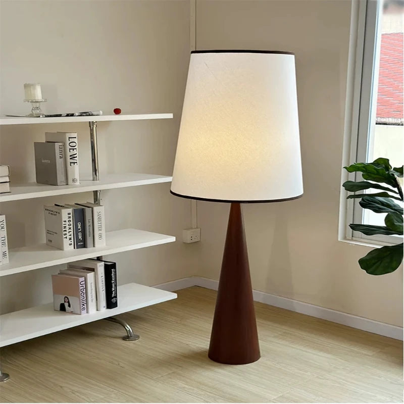 AuraGlow - Minimalistisk Træ LED Gulvlampe til Nordisk-Inspireret Dekor
