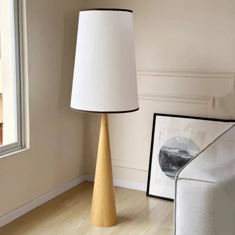 AuraGlow - Minimalistisk Træ LED Gulvlampe til Nordisk-Inspireret Dekor