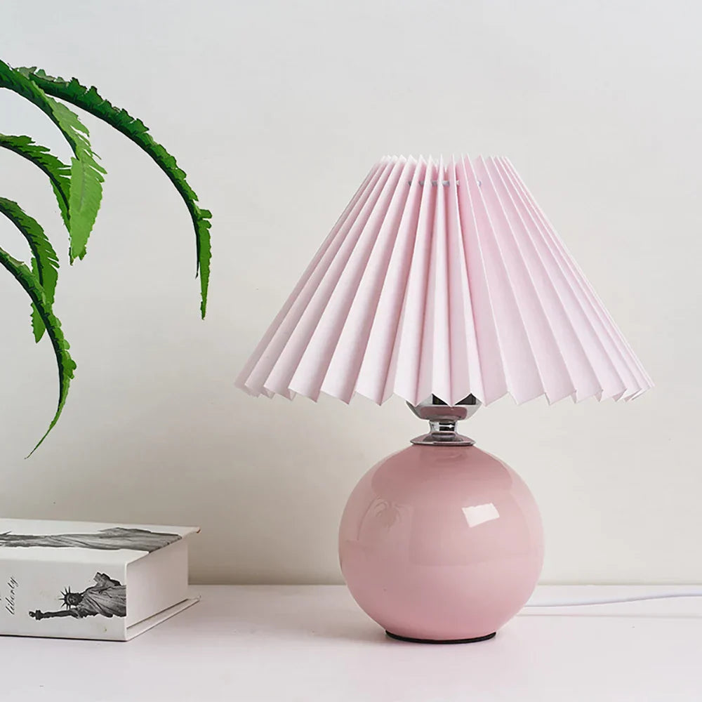 Héritage Lumineux : Lampe de Table Vintage avec Abat-jour Plissé – Solutions d'Éclairage Élégantes pour Table de Chevet Antique Rétro