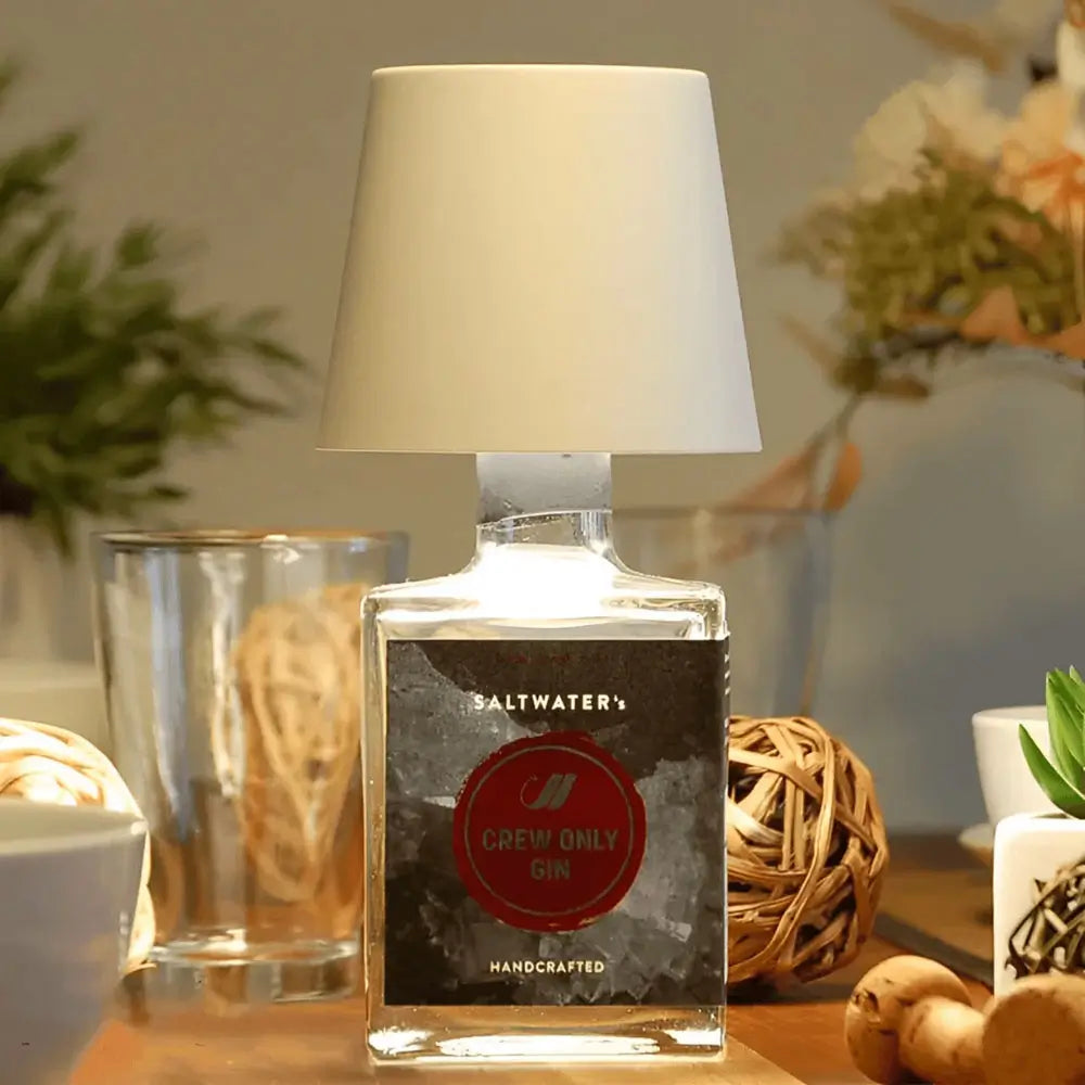Stolní lampa z lehkého kovu