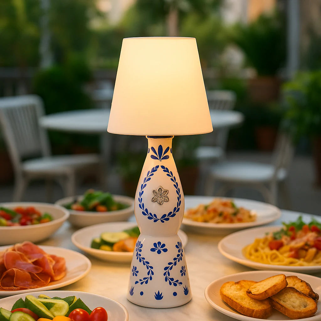 Stolní lampa z lehkého kovu