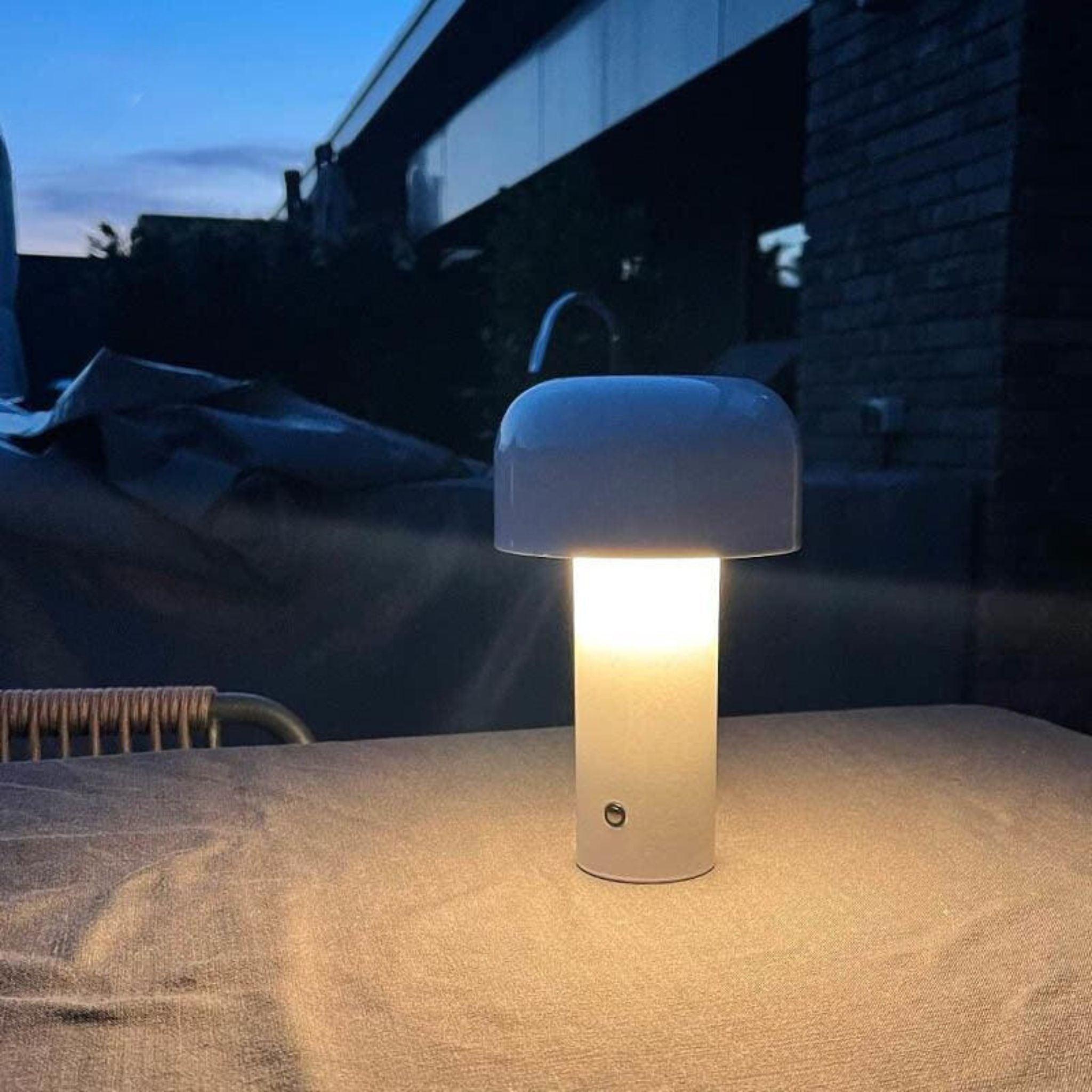Mini lampe LED champignon | Luminosité réglable et design coloré pour bureau ou table de chevet