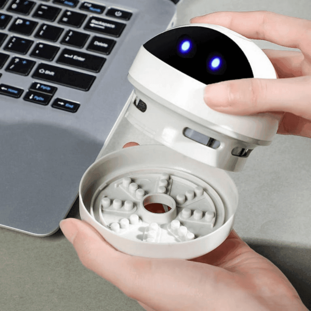 effortless-usb-mini-desk-vacuu-6-9ut0l3