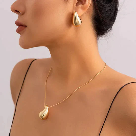 Dámské elegantní zlaté náušnice ve tvaru kapky | Elegantní leštěný design