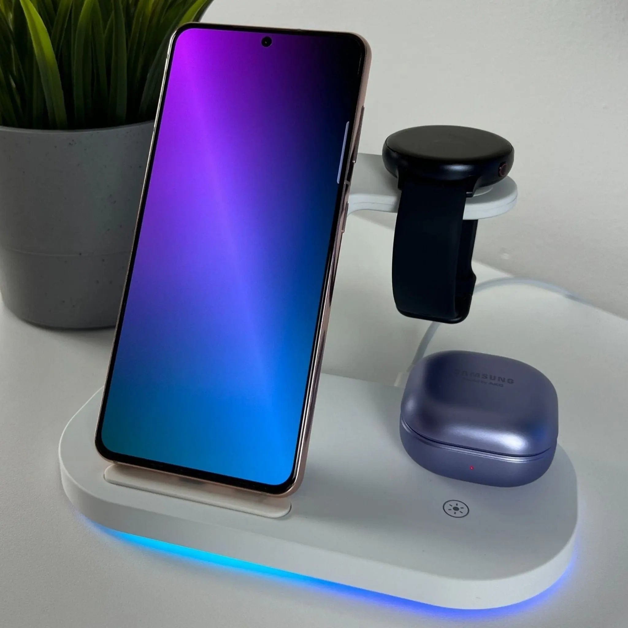 essential-wireless-charger-for-7-uh3hzs