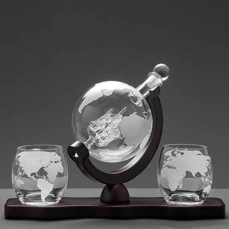 Ensemble de carafe à whisky avec verres globe