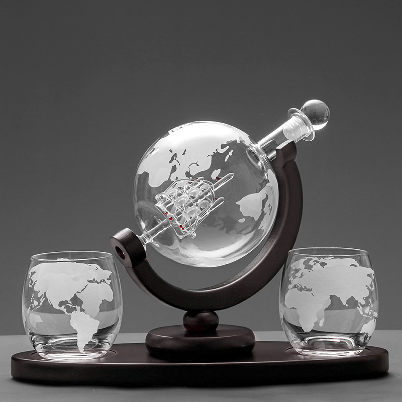 Ensemble de carafe à whisky avec verres globe