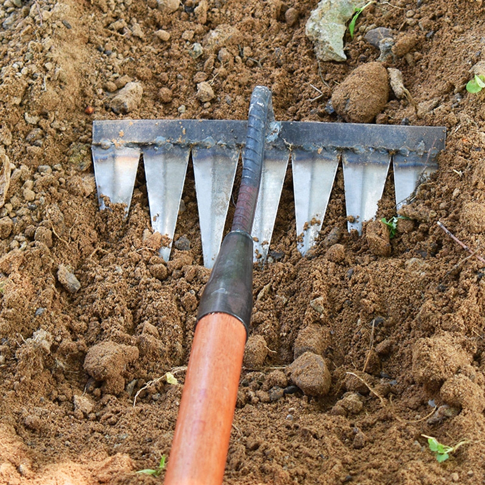 RootRake Pro | Râteau de jardin robuste pour l'aménagement paysager