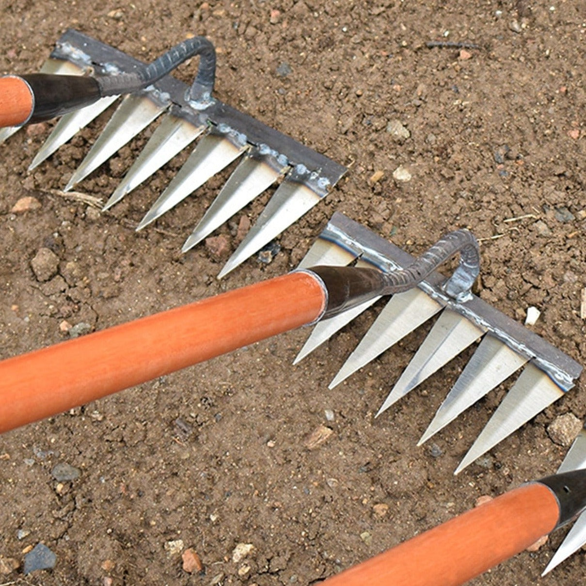 RootRake Pro | Râteau de jardin robuste pour l'aménagement paysager