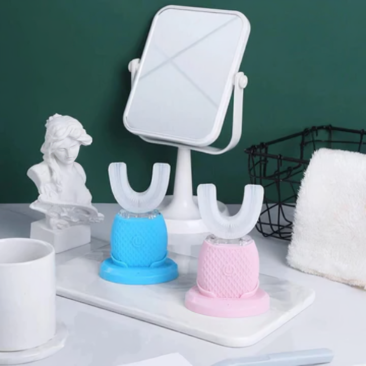 Brosse à dents électrique avec éclairage bleu blanchissant