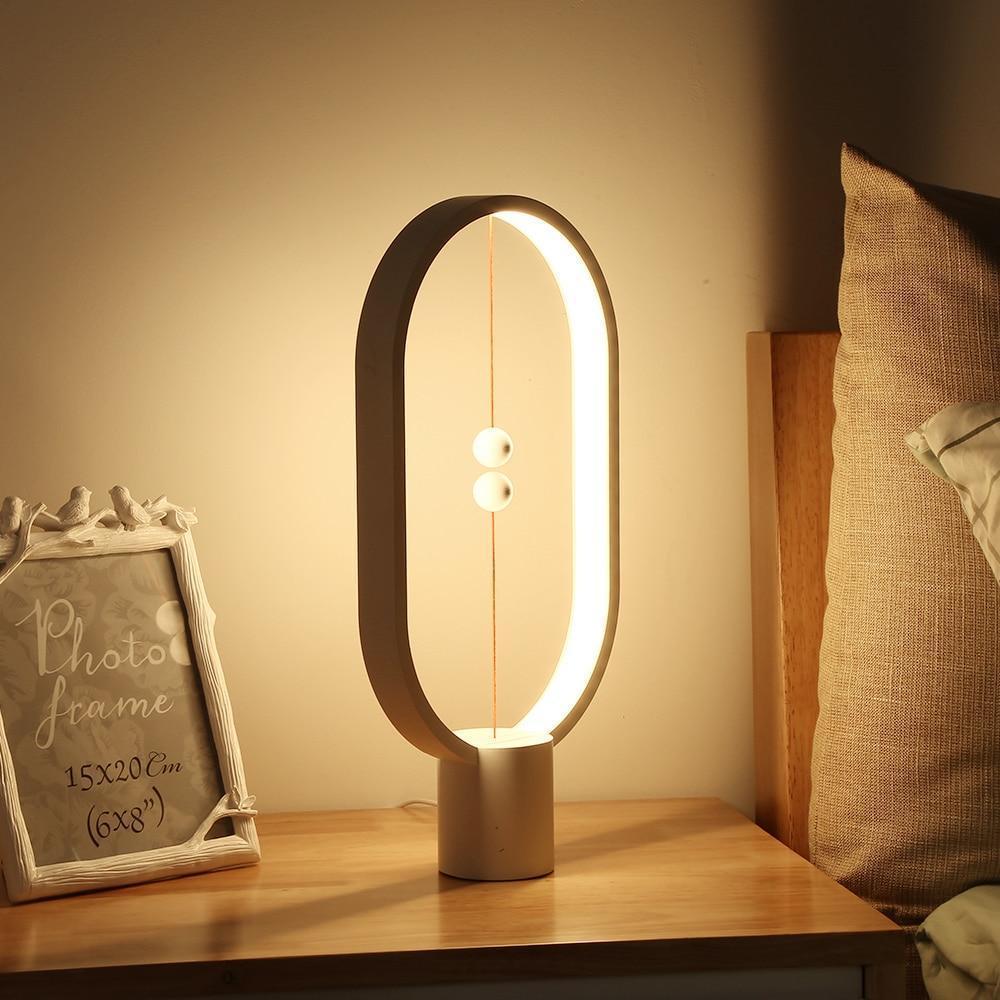 Dřevěná stolní lampa s magnetickým vypínačem světla