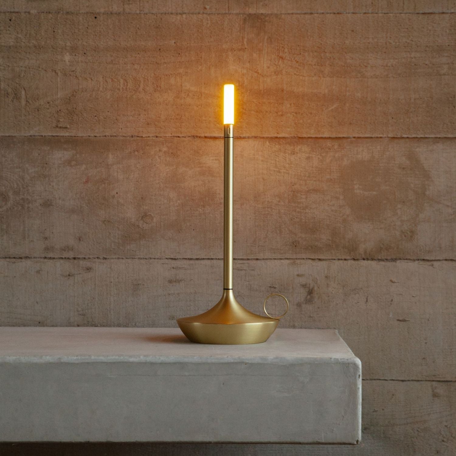 Stolní lampa mosazný povrch LED dobíjecí světlo