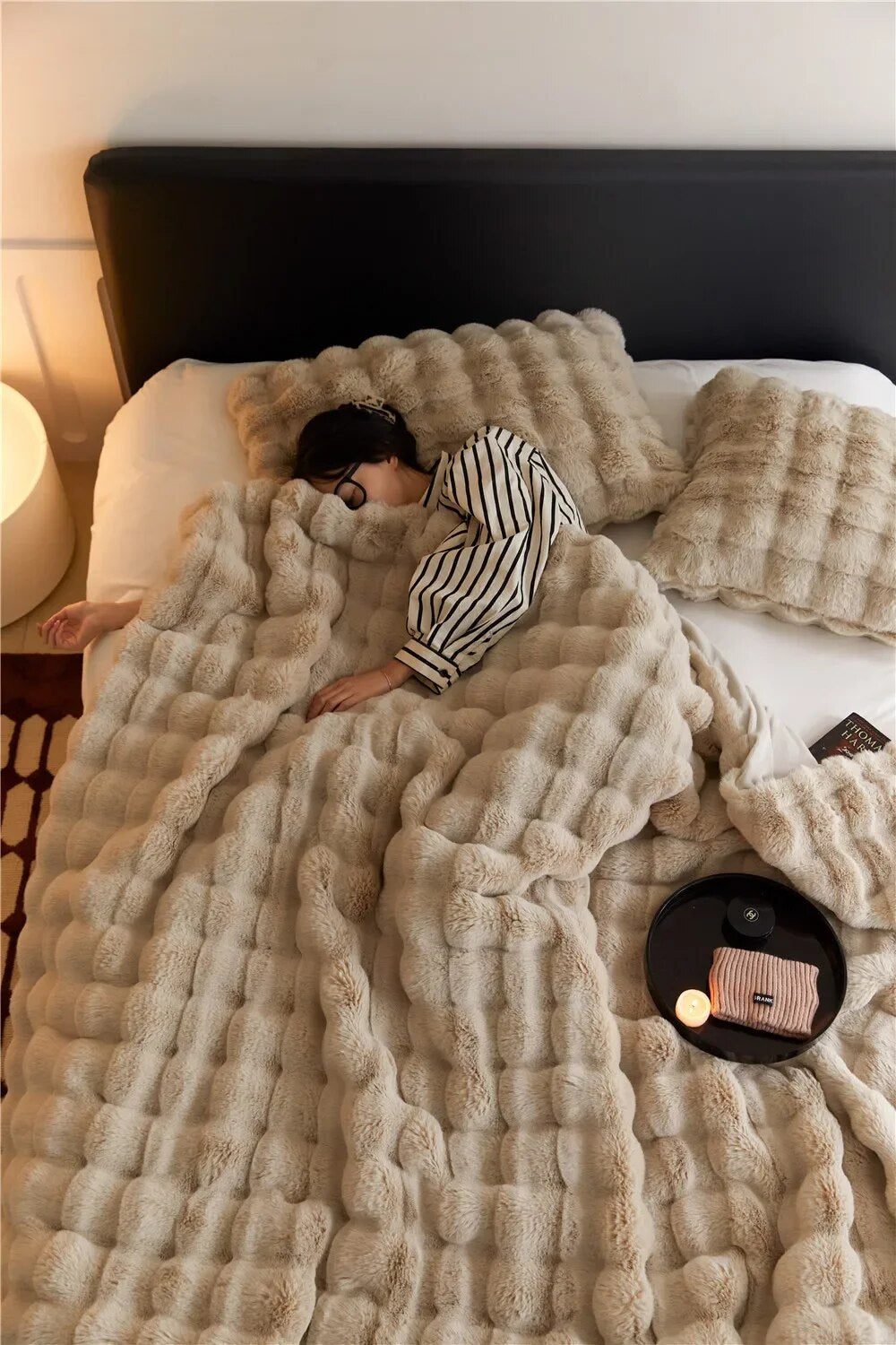 Fleece tæppe til sofa og seng