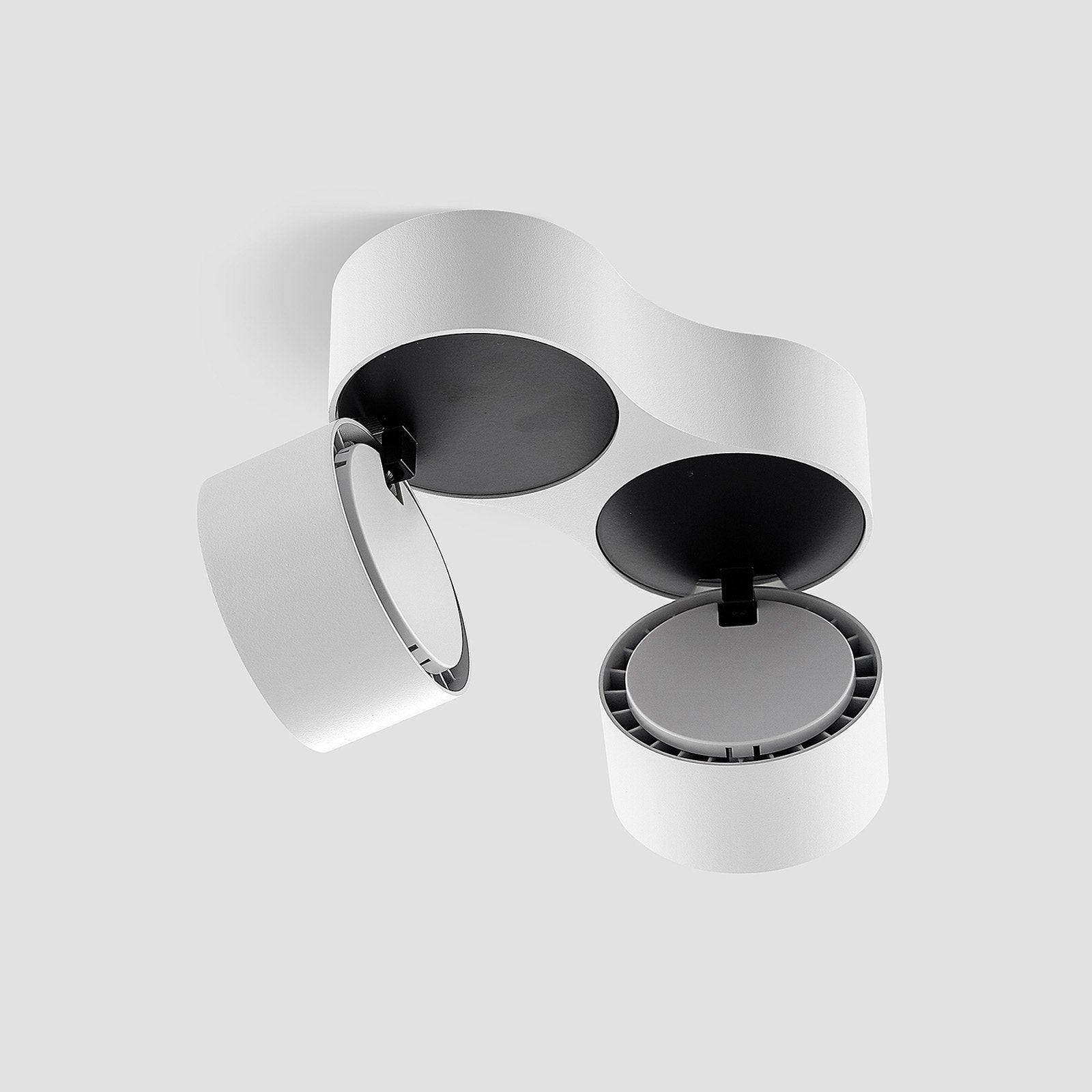 Loftlampe med to justerbare spotlights