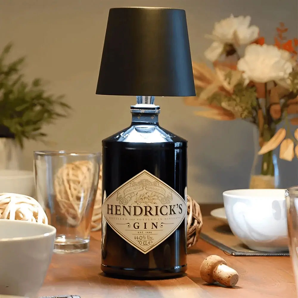 Stolní lampa z lehkého kovu