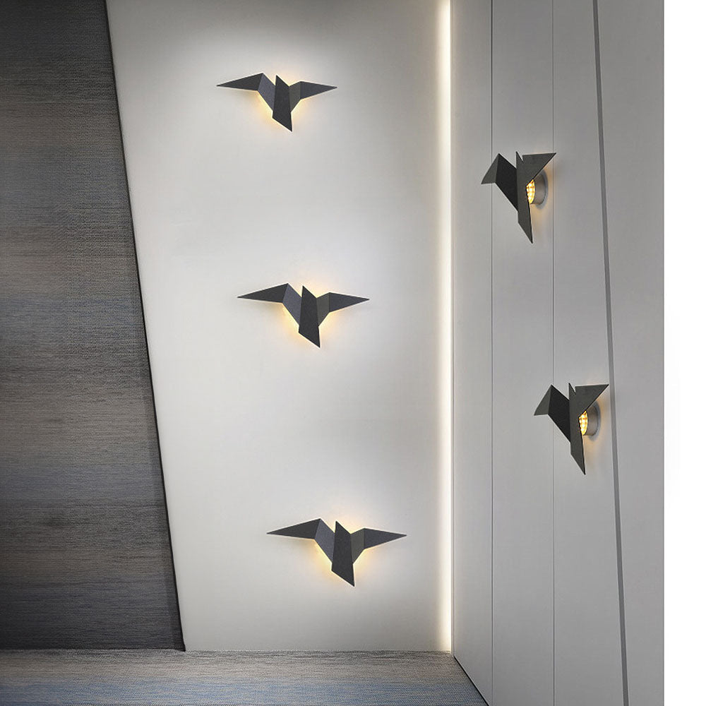 Luminous Aviary: Artistic Iron Bird Wall Lamp – Unique Home Accent for Contemporary Decor