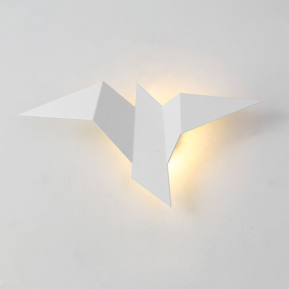 Luminous Aviary: Artistic Iron Bird Wall Lamp – Unique Home Accent for Contemporary Decor