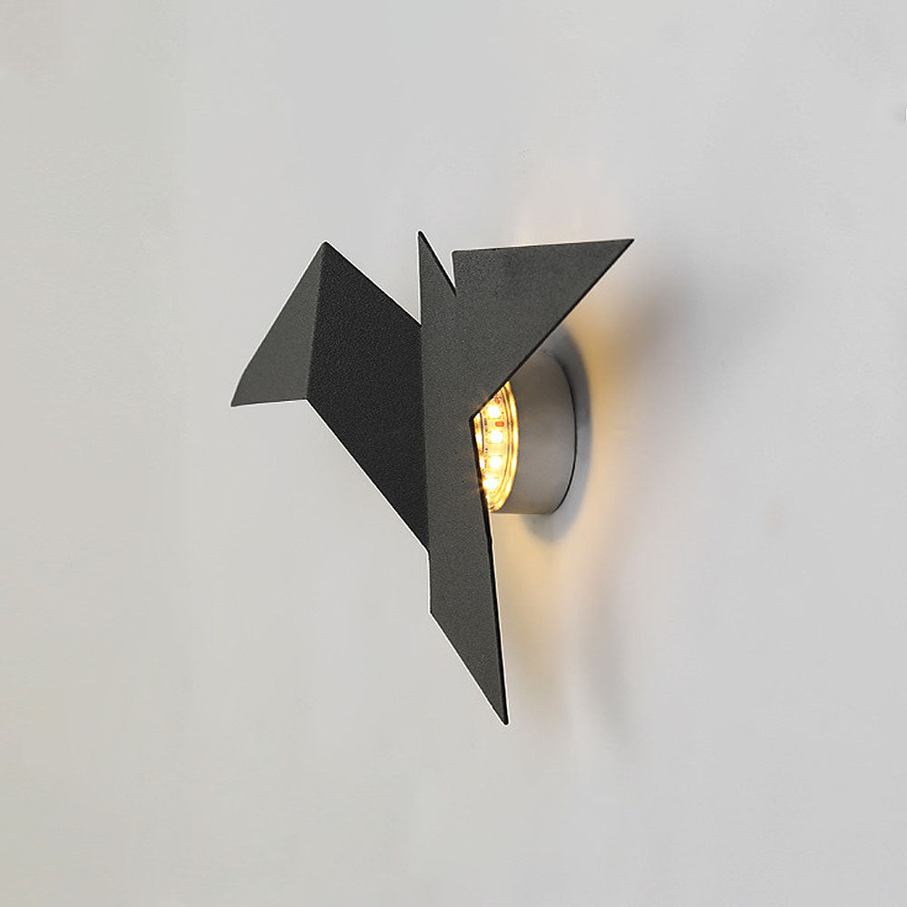 Luminous Aviary: Artistic Iron Bird Wall Lamp – Unique Home Accent for Contemporary Decor