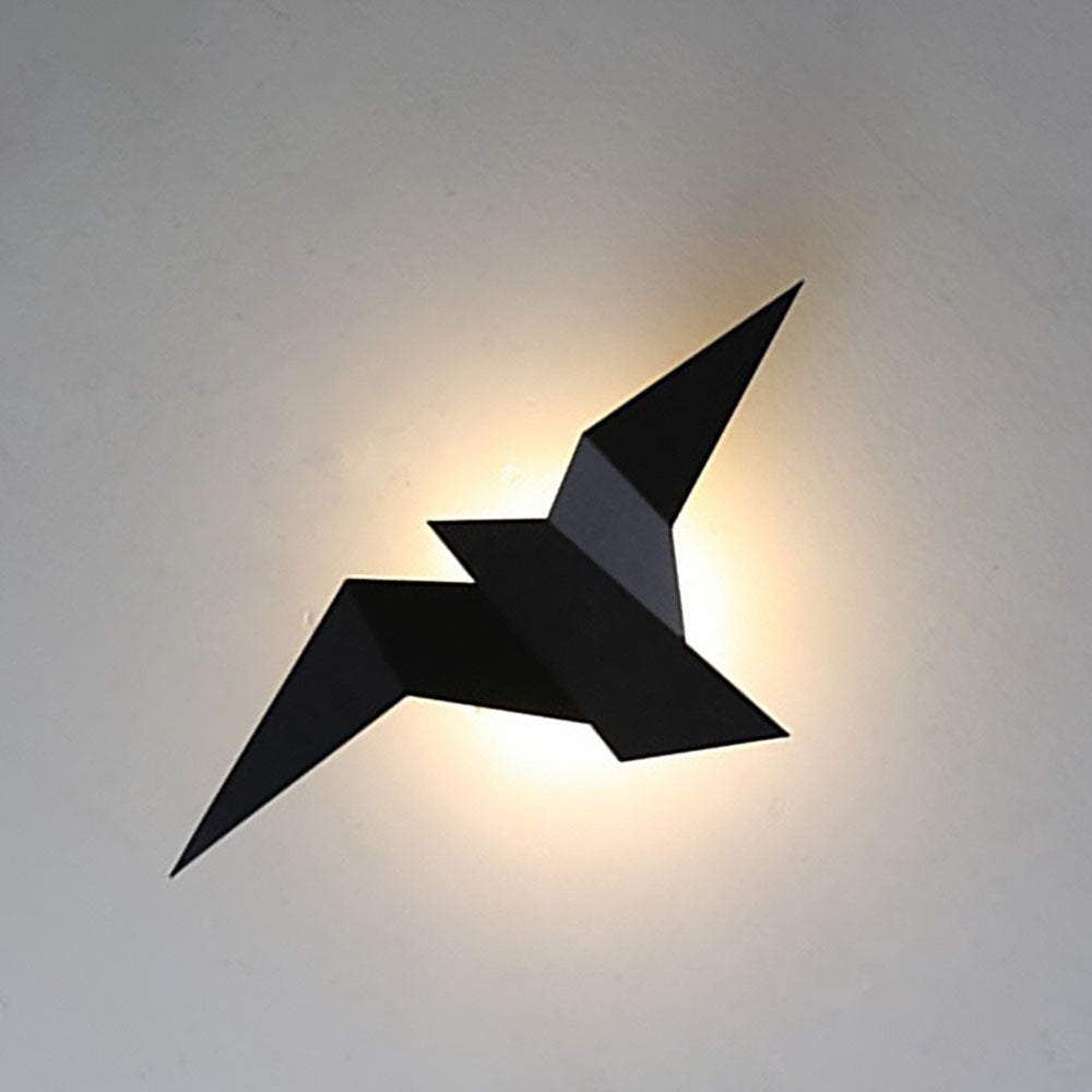 Luminous Aviary: Artistic Iron Bird Wall Lamp – Unique Home Accent for Contemporary Decor