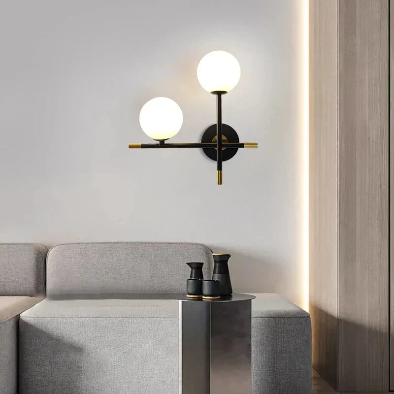 Luminous Sphere: Modern LED Wall Light with Elegant Globe Glass - Chic Double Globe Lamp for Living Room & Hallway