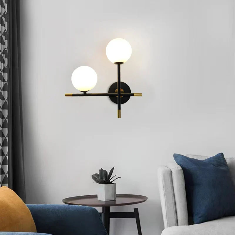 Luminous Sphere: Modern LED Wall Light with Elegant Globe Glass - Chic Double Globe Lamp for Living Room & Hallway