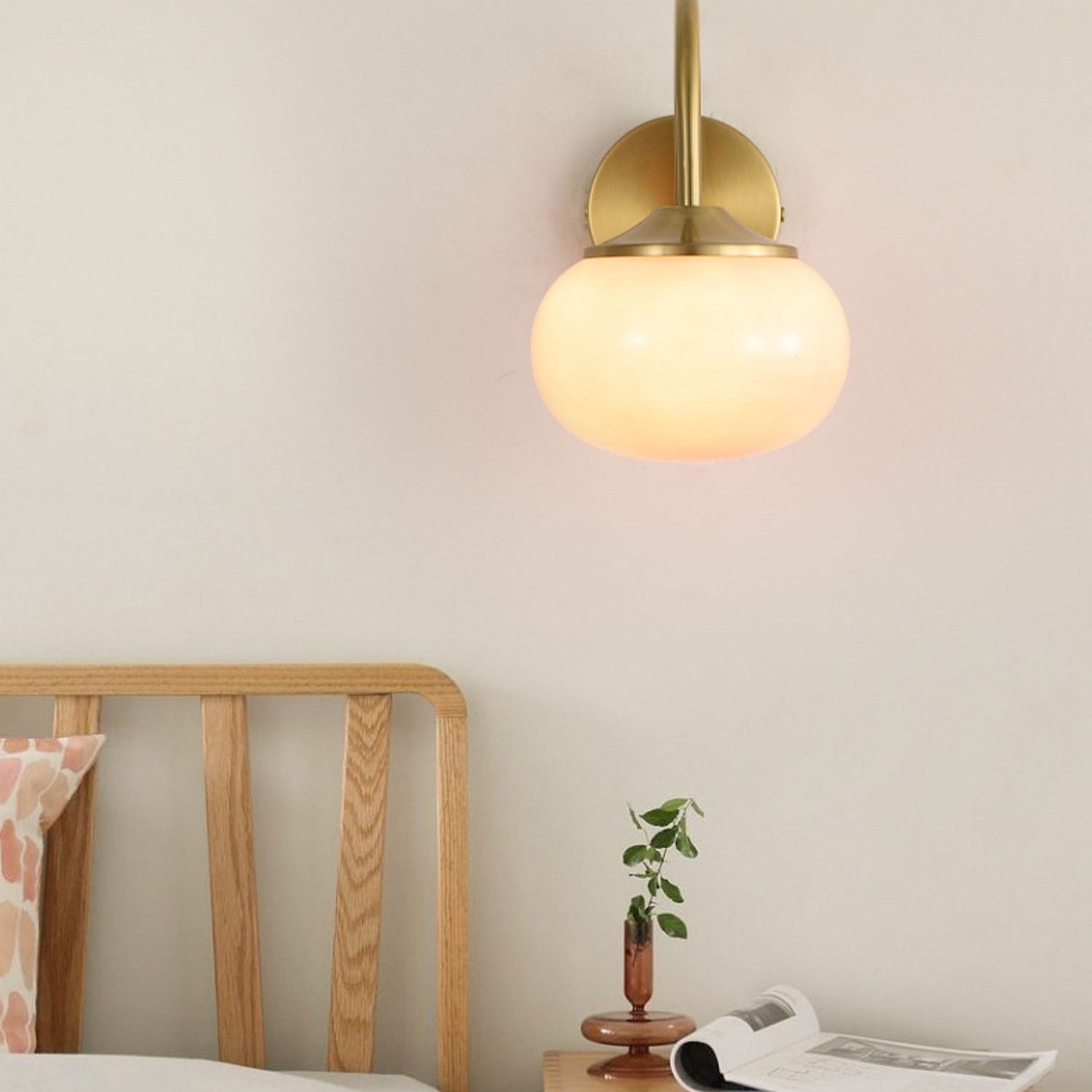 Luminous Echo Wall Lamp - A Charming Retro-Design Light for Every Room in Your Home