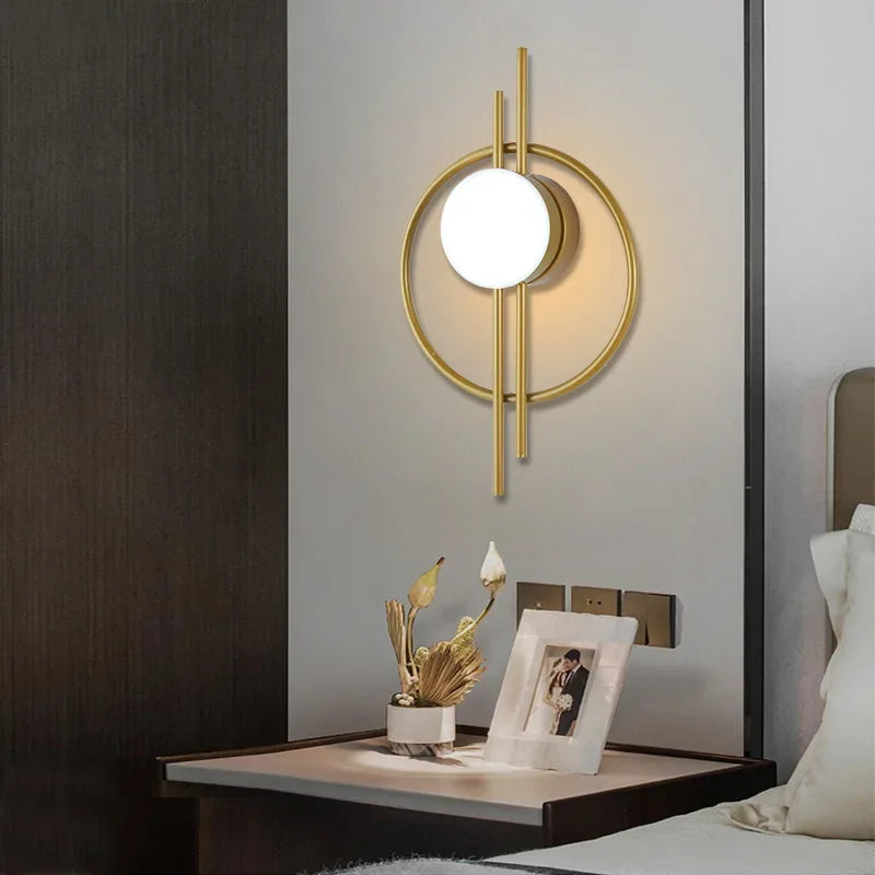 Luminous Sphere: Contemporary LED Wall Light with Globe Glass - Chic Lamp for Bedroom & Living Room