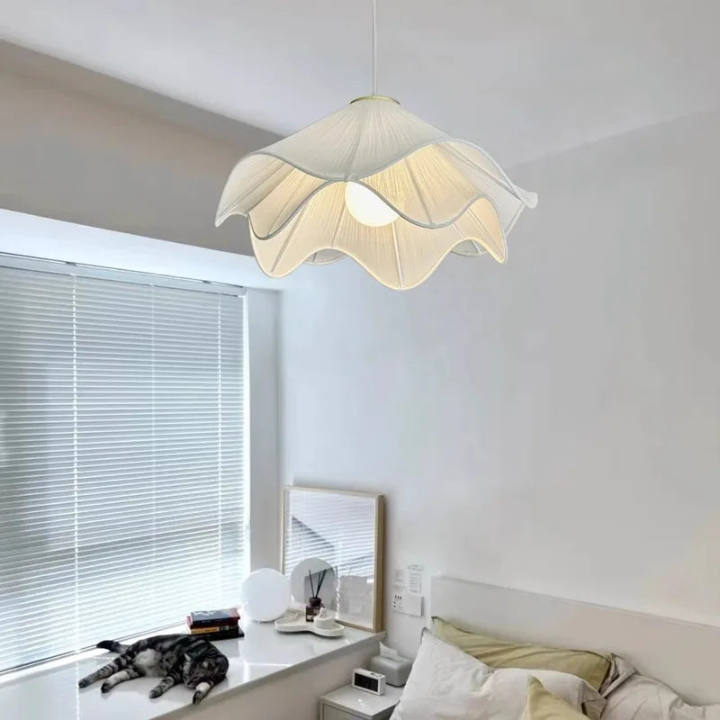 Luminous Aura – Modern LED Pendant Light for Stylish Living Room and Bedroom Illumination