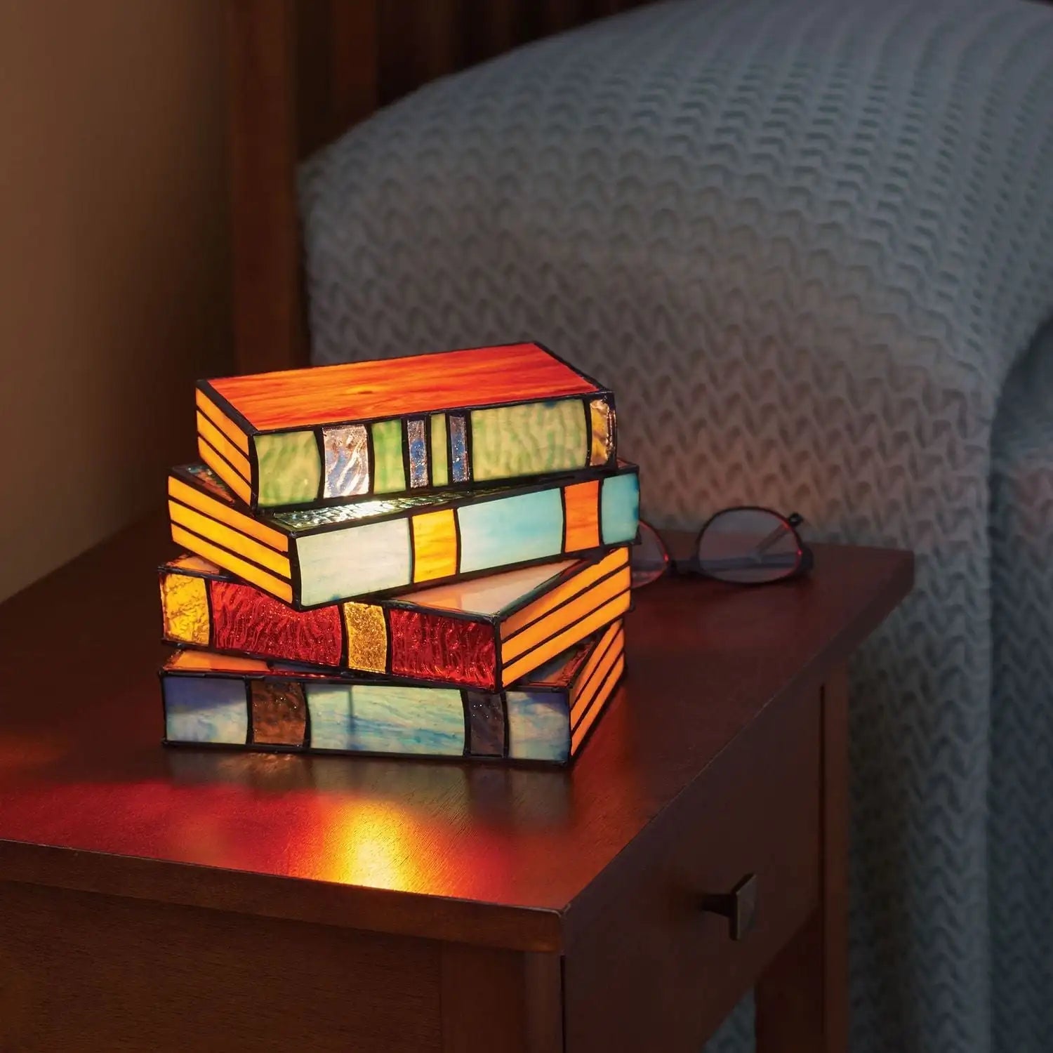 Bordlampe i farvet glas dekorativ bogdesign