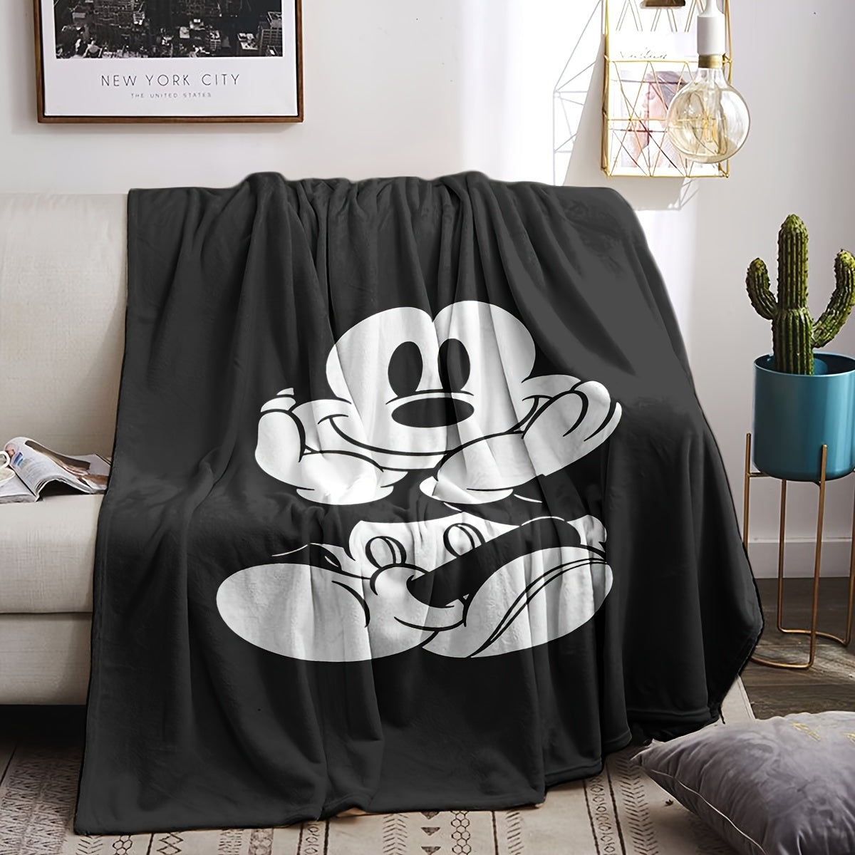 CozyMouse - Soft Fleece Blanket with Mickey Mouse Design