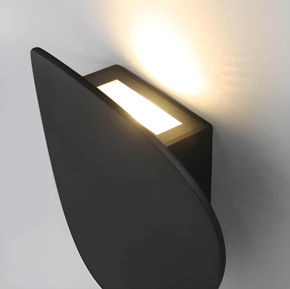 Luminous Glow Wall Light – Chic Illumination for a Cozy Ambiance in Your Home