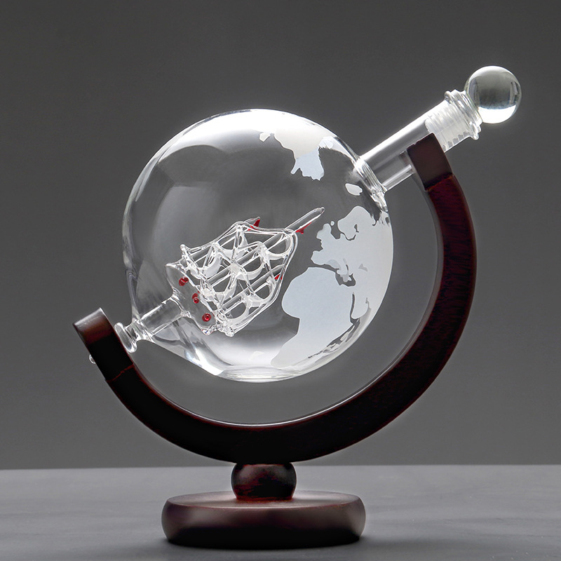 Ensemble de carafe à whisky avec verres globe