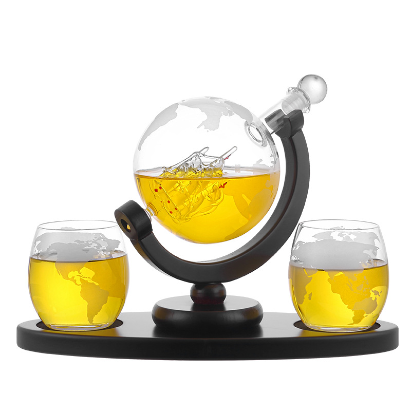 Ensemble de carafe à whisky avec verres globe