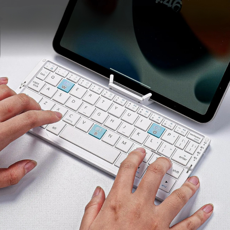 Bluetooth klávesnice s držákem pro tabletová zařízení