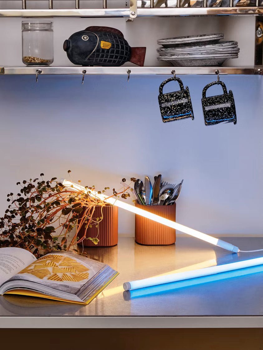 LED stojací lampa s designem neonové světelné trubice