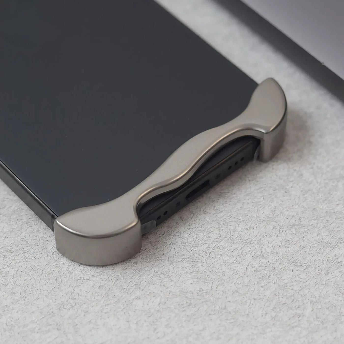 sleek-minimalist-iphone-protec-38-yif6kk
