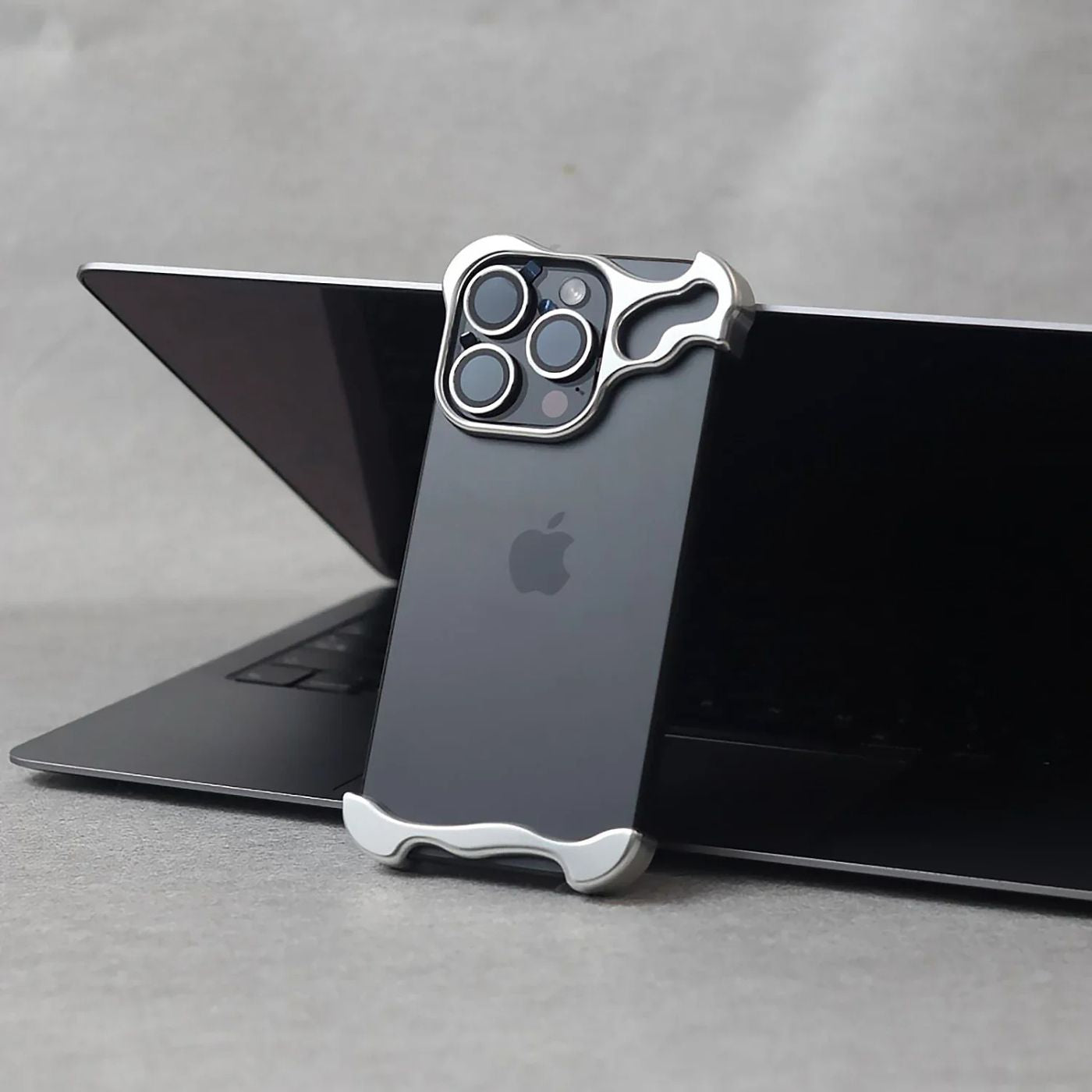 sleek-minimalist-iphone-protec-4-0pq9s5